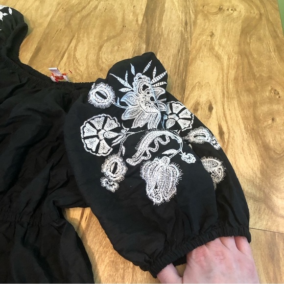 Knox Rose Black Floral Embroidered Elastic Bell Sleeve Dress 31” Long Sz Medium - Picture 4 of 10